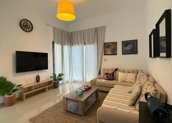 شقة Cozy 2br With Pool Access *